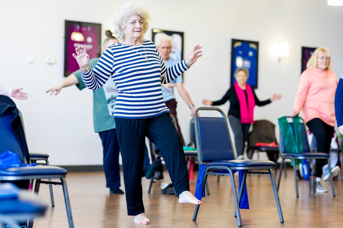 Knee circles and leg raise exercise
